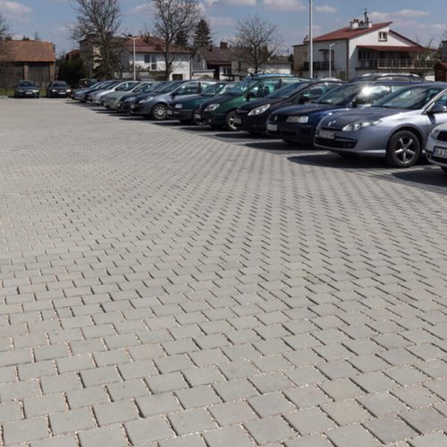 Parking z ekologicznej kostki Bruk-Bet Uni-Eco